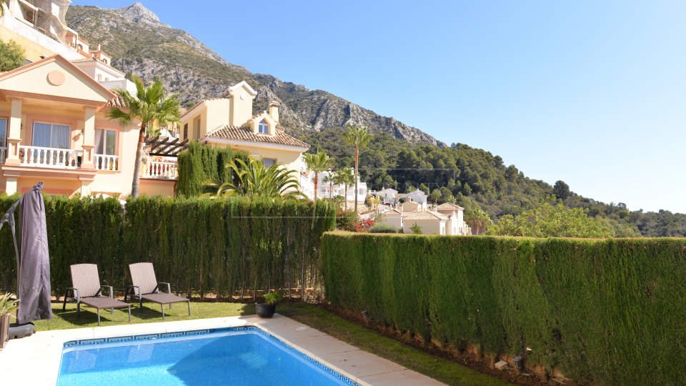 Istan, Charmante villa orientée plein sud à louer avec vue panoramique sur la mer