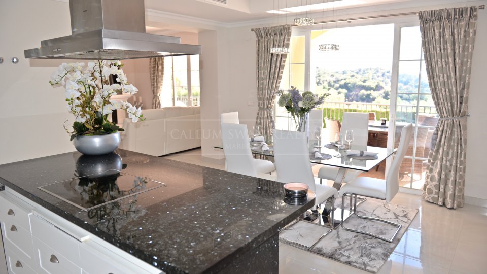 Istan, Charmante villa orientée plein sud à louer avec vue panoramique sur la mer