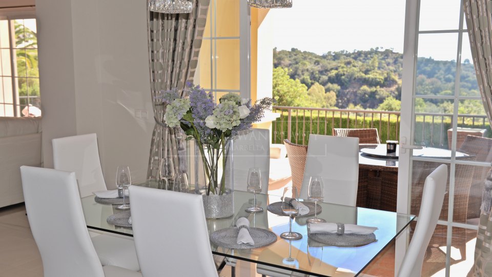 Istan, Charmante villa orientée plein sud à louer avec vue panoramique sur la mer