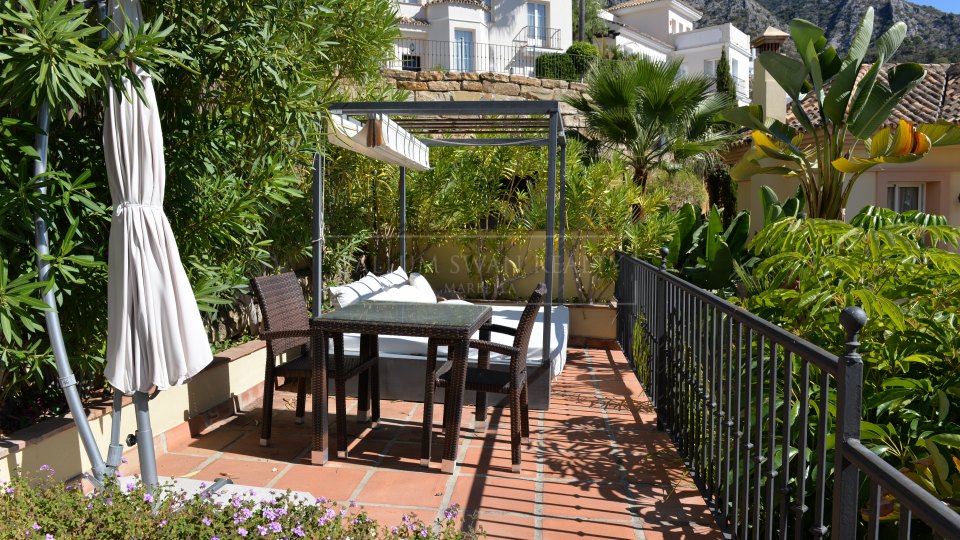 Istan, Charmante villa orientée plein sud à louer avec vue panoramique sur la mer