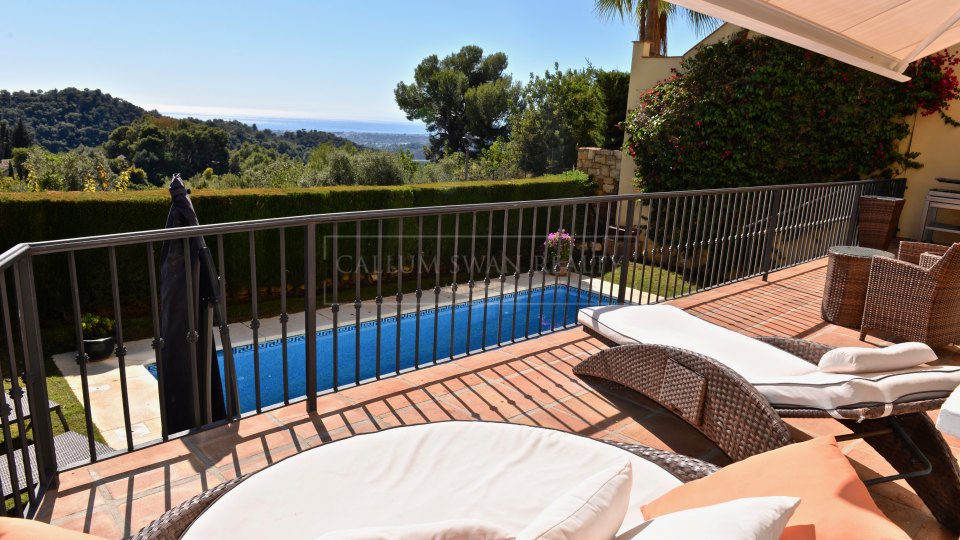 Istan, Charmante villa orientée plein sud à louer avec vue panoramique sur la mer