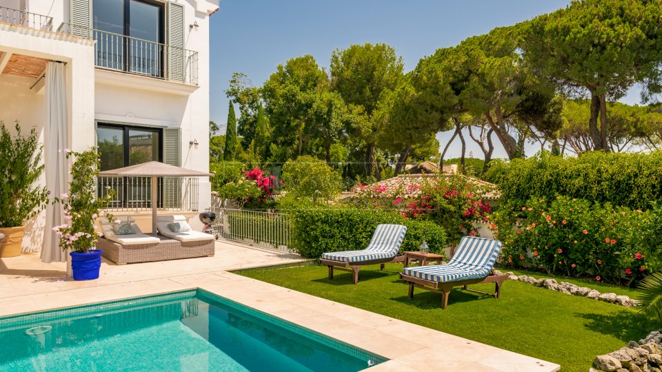 Marbella Golden Mile, Villa de lujo en alquiler en Marbella Club con un encanto tradicional Marbellí