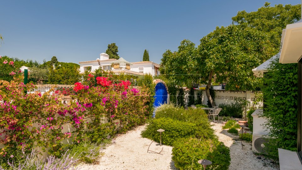 Marbella Golden Mile, Villa de lujo en alquiler en Marbella Club con un encanto tradicional Marbellí
