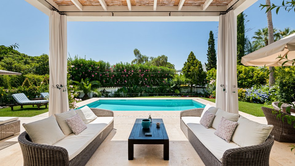 Marbella Golden Mile, Villa de lujo en alquiler en Marbella Club con un encanto tradicional Marbellí