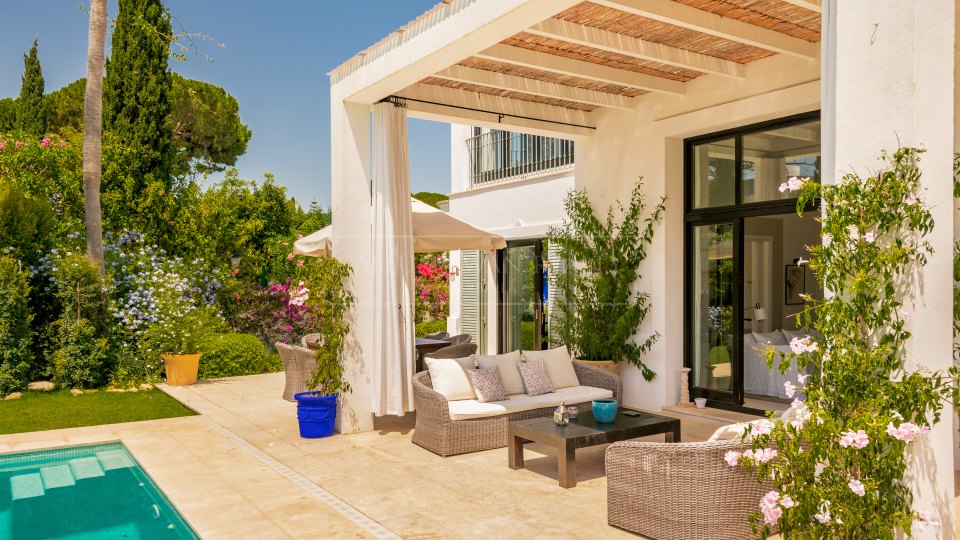 Marbella Golden Mile, Villa de lujo en alquiler en Marbella Club con un encanto tradicional Marbellí