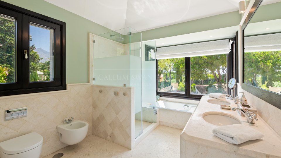 Marbella Golden Mile, Villa de lujo en alquiler en Marbella Club con un encanto tradicional Marbellí