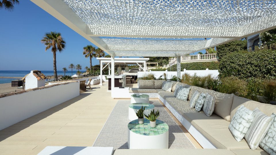 Marbella Golden Mile, Cautivadora villa de lujo frente al mar en puente romano, en la Milla de Oro