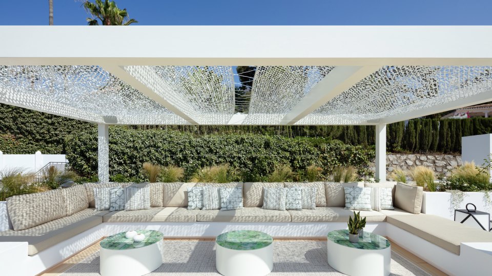 Marbella Golden Mile, Cautivadora villa de lujo frente al mar en puente romano, en la Milla de Oro