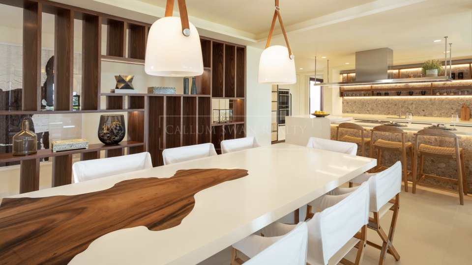 Marbella Golden Mile, Cautivadora villa de lujo frente al mar en puente romano, en la Milla de Oro
