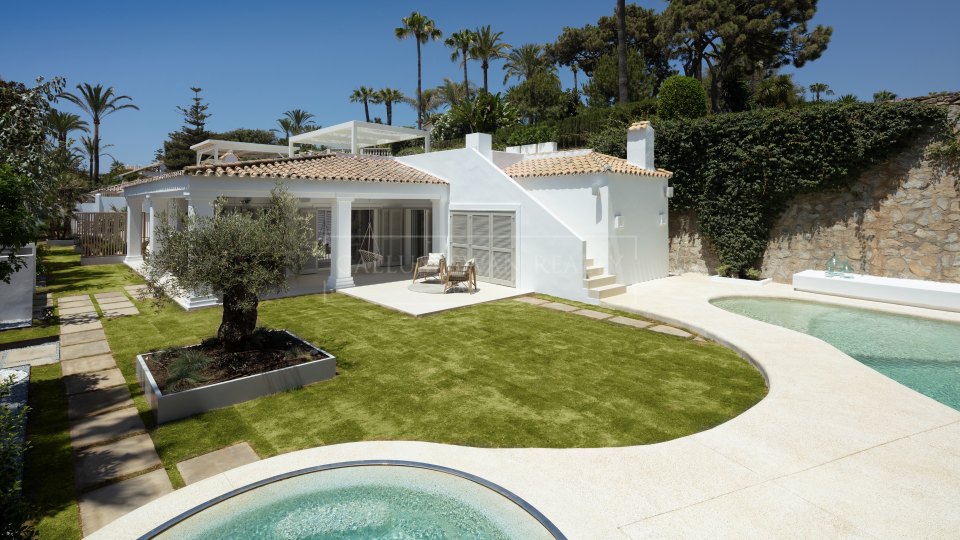 Marbella Golden Mile, Cautivadora villa de lujo frente al mar en puente romano, en la Milla de Oro