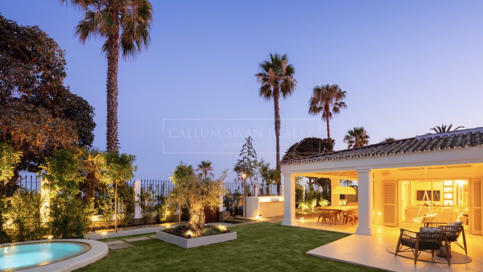 Marbella Golden Mile, Cautivadora villa de lujo frente al mar en puente romano, en la Milla de Oro