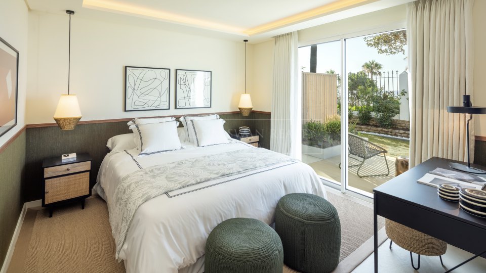 Marbella Golden Mile, Cautivadora villa de lujo frente al mar en puente romano, en la Milla de Oro