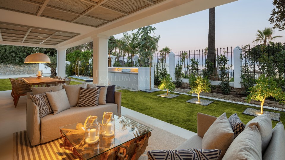 Marbella Golden Mile, Cautivadora villa de lujo frente al mar en puente romano, en la Milla de Oro