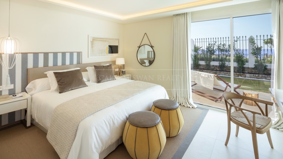 Marbella Golden Mile, Cautivadora villa de lujo frente al mar en puente romano, en la Milla de Oro