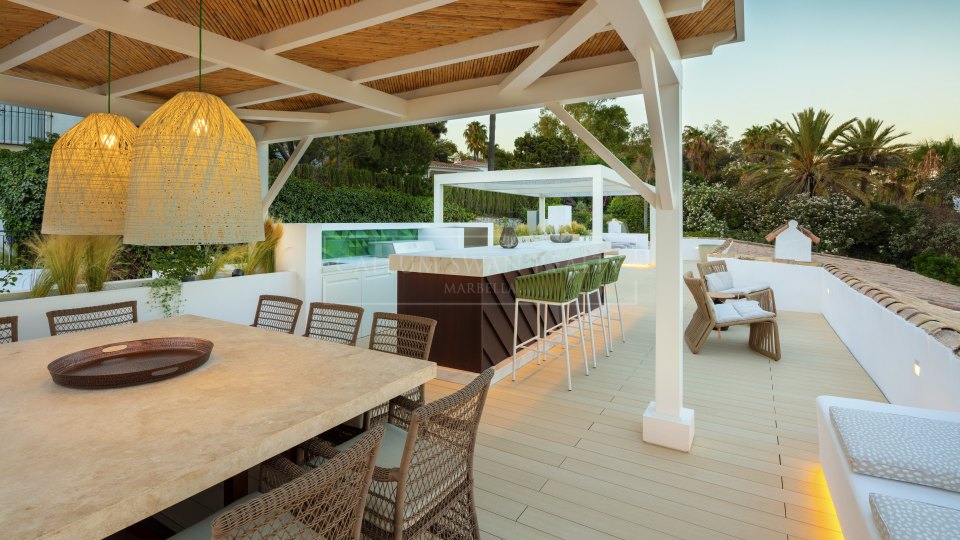 Marbella Golden Mile, Cautivadora villa de lujo frente al mar en puente romano, en la Milla de Oro