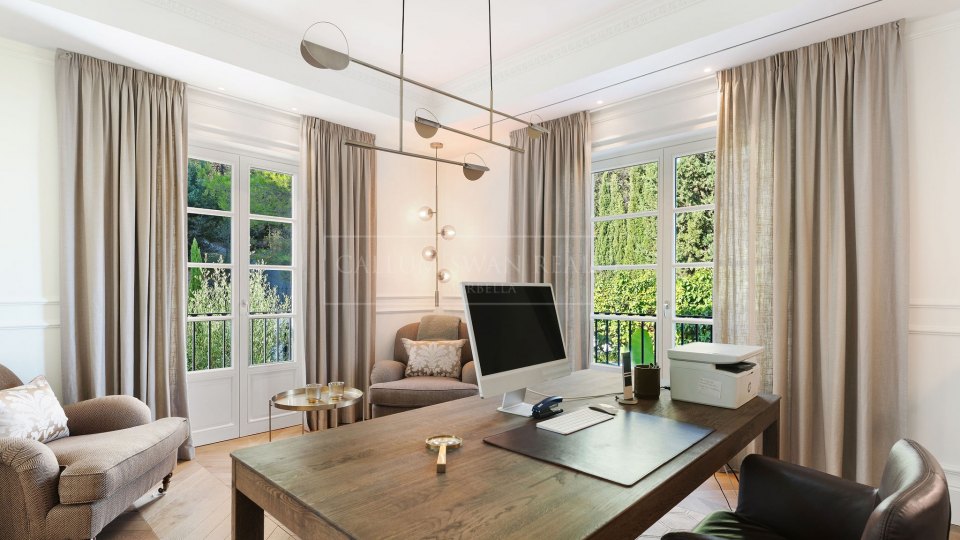 Marbella Golden Mile, Substantial luxury villa for sale in Sierra Blanca.