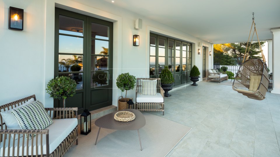 Marbella Golden Mile, Substantial luxury villa for sale in Sierra Blanca.