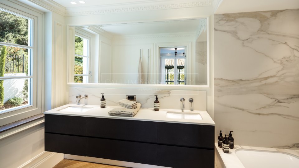 Marbella Golden Mile, Substantial luxury villa for sale in Sierra Blanca.