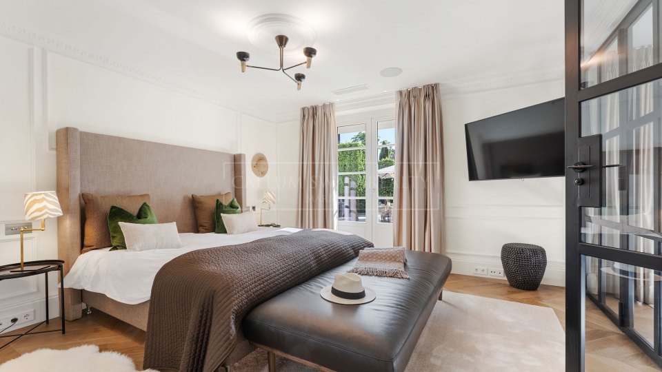 Marbella Golden Mile, Substantial luxury villa for sale in Sierra Blanca.