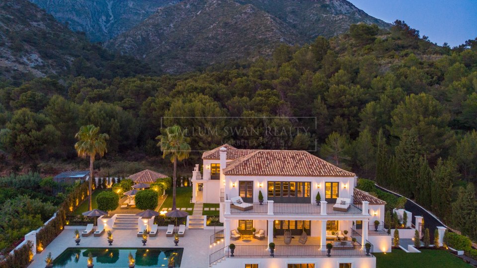 Marbella Golden Mile, Substantial luxury villa for sale in Sierra Blanca.