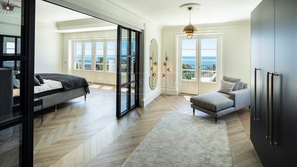 Marbella Golden Mile, Substantial luxury villa for sale in Sierra Blanca.