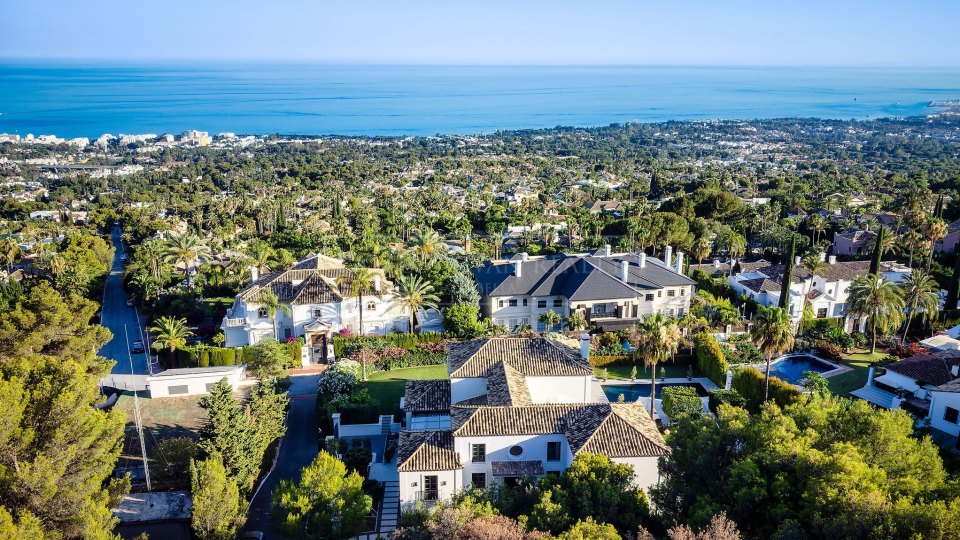 Marbella Golden Mile, Substantial luxury villa for sale in Sierra Blanca.