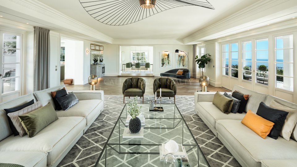 Marbella Golden Mile, Substantial luxury villa for sale in Sierra Blanca.