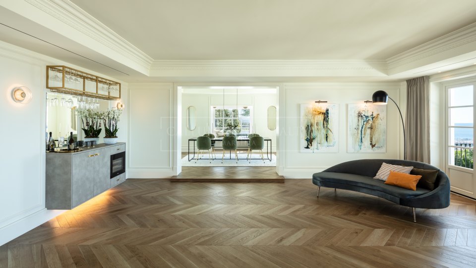 Marbella Golden Mile, Substantial luxury villa for sale in Sierra Blanca.