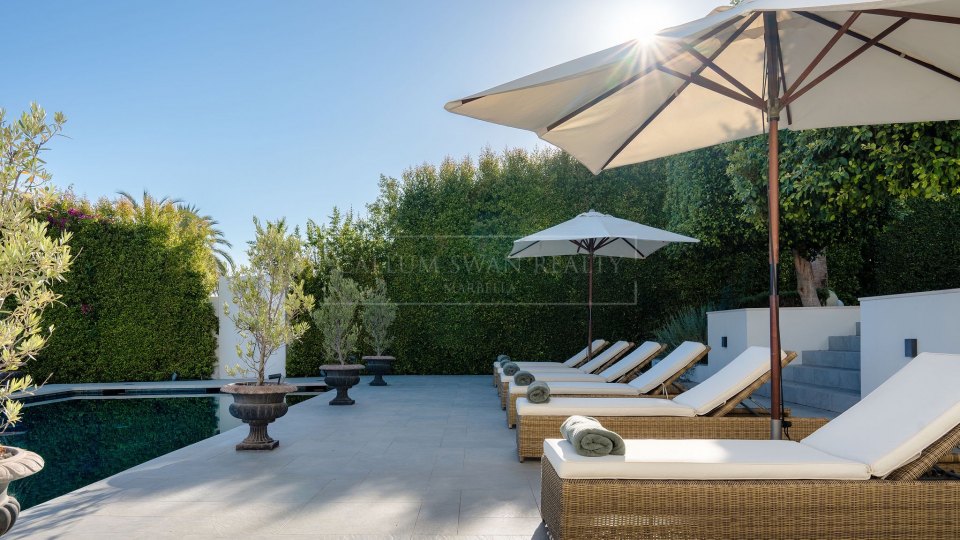 Marbella Golden Mile, Substantial luxury villa for sale in Sierra Blanca.