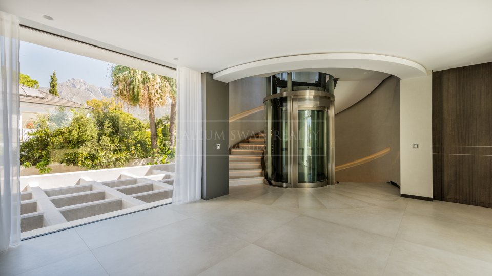 Marbella Golden Mile, Villa de lujo en Marbella Club a unos pasos de la playa