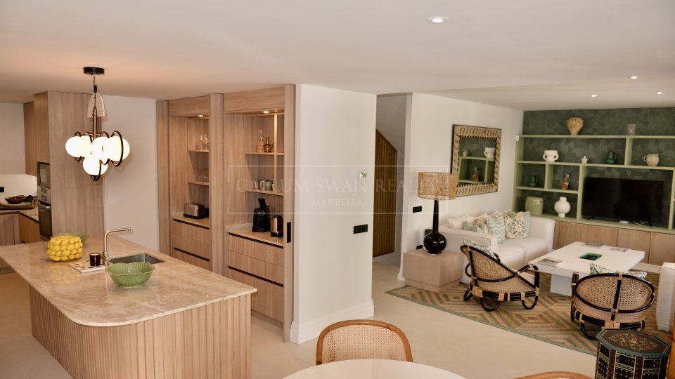 Marbella Golden Mile, Charming luxury beachside villa in the Marbella Club