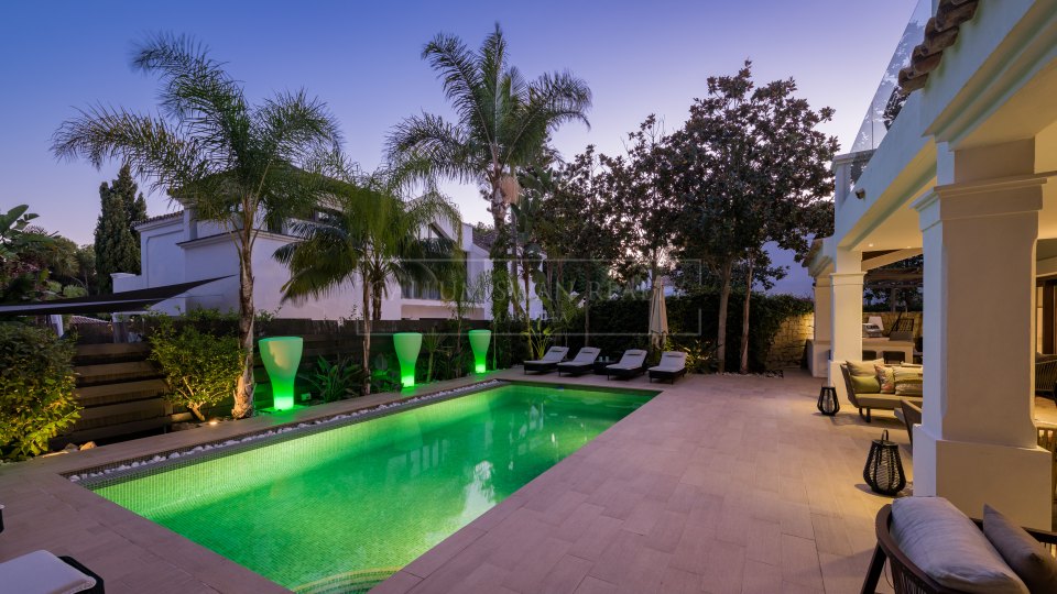 Marbella Golden Mile, Charming luxury beachside villa in the Marbella Club
