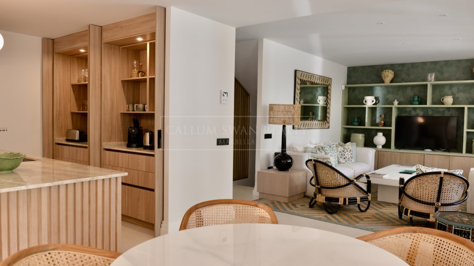 Marbella Golden Mile, Charming luxury beachside villa in the Marbella Club