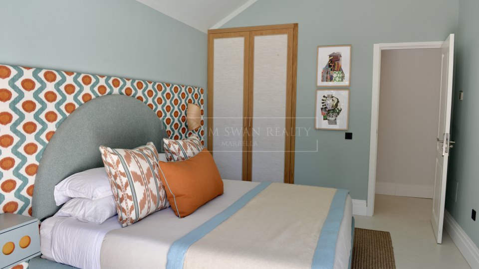Marbella Golden Mile, Charming luxury beachside villa in the Marbella Club