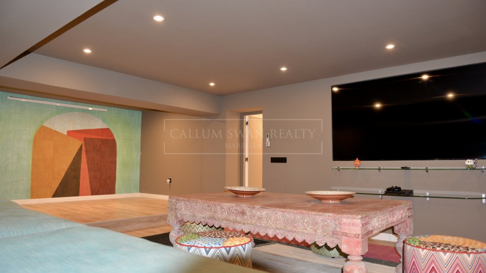 Marbella Golden Mile, Charming luxury beachside villa in the Marbella Club