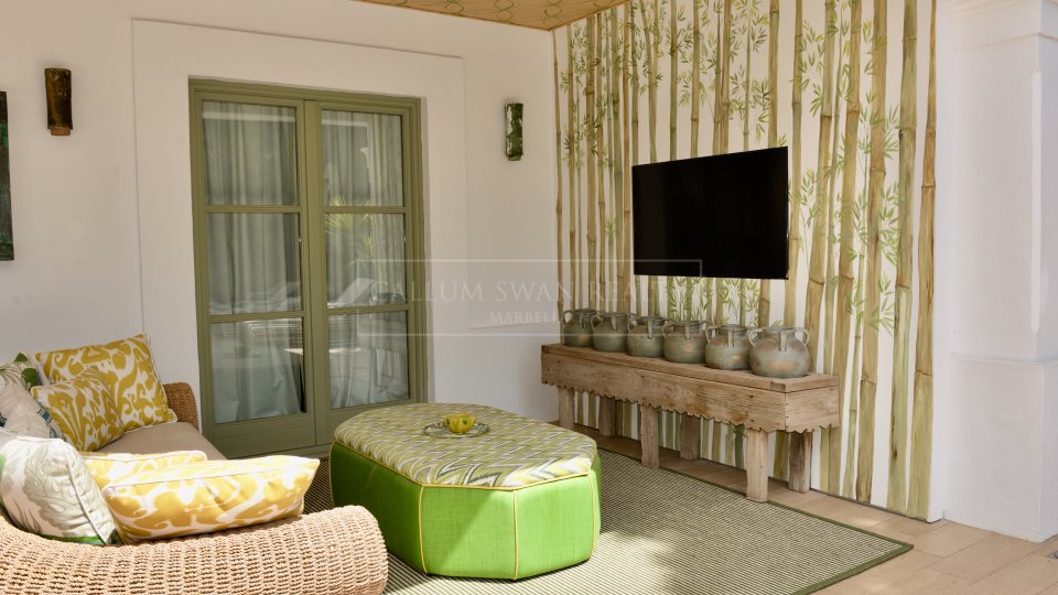 Marbella Golden Mile, Charming luxury beachside villa in the Marbella Club