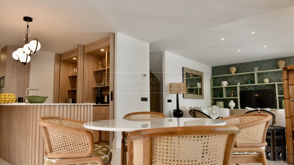 Marbella Golden Mile, Charming luxury beachside villa in the Marbella Club