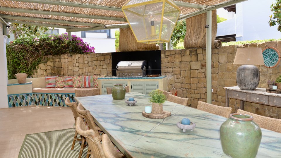 Marbella Golden Mile, Charming luxury beachside villa in the Marbella Club