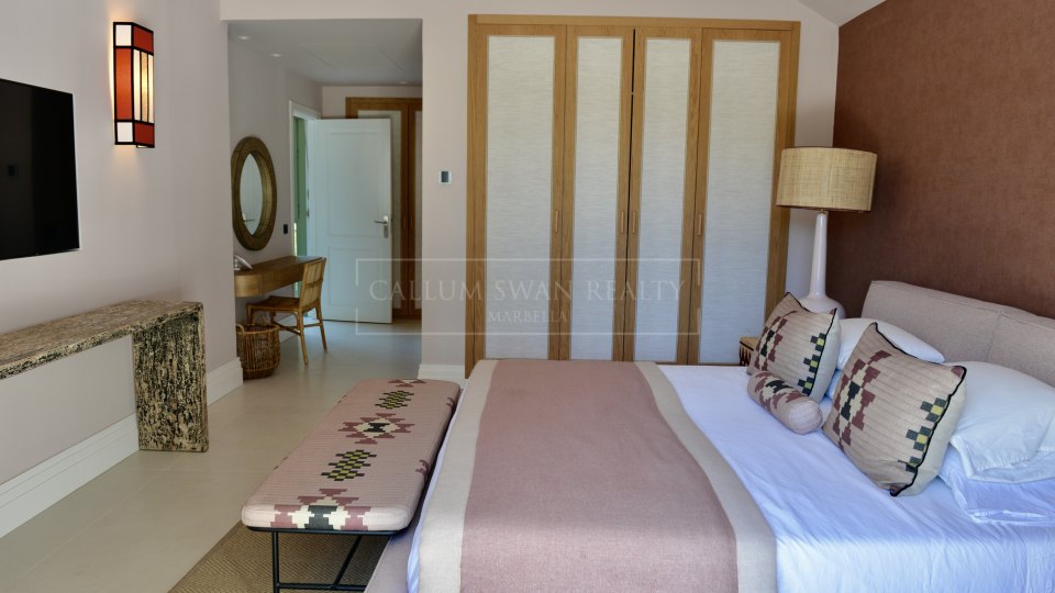 Marbella Golden Mile, Charming luxury beachside villa in the Marbella Club