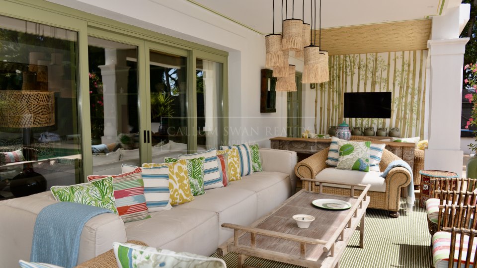 Marbella Golden Mile, Charming luxury beachside villa in the Marbella Club