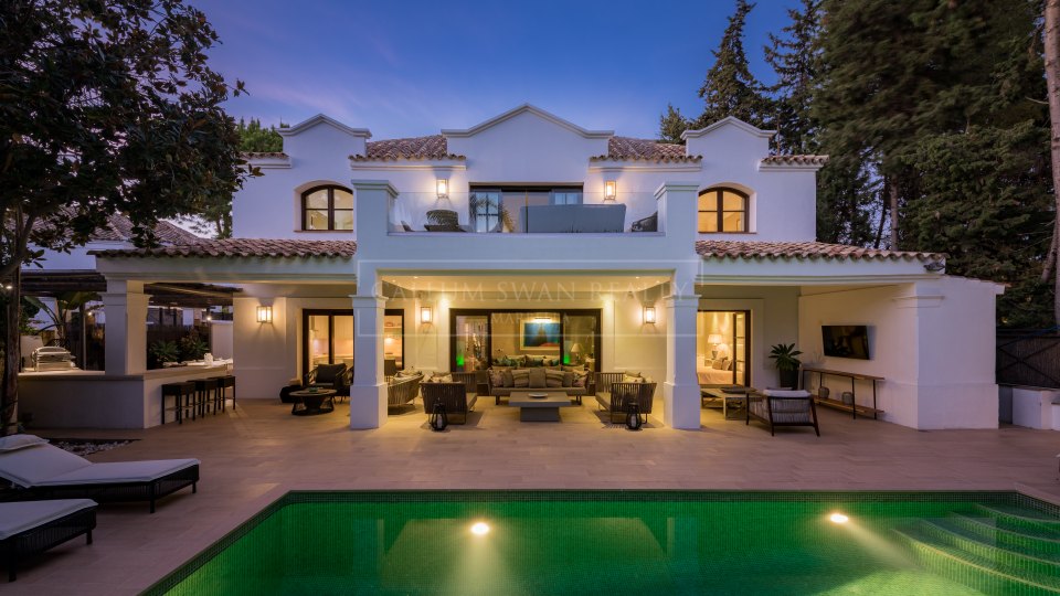 Marbella Golden Mile, Charming luxury beachside villa in the Marbella Club