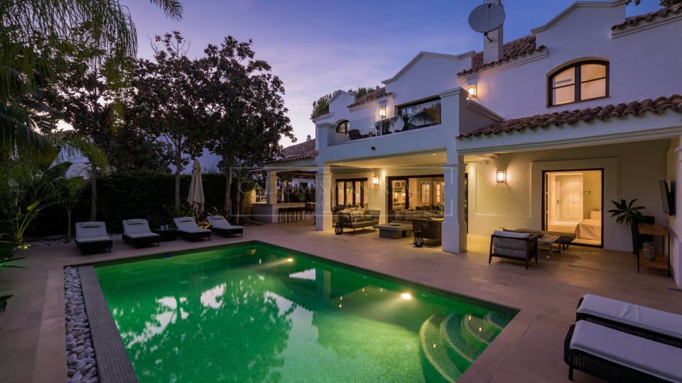 Marbella Golden Mile, Charming luxury beachside villa in the Marbella Club