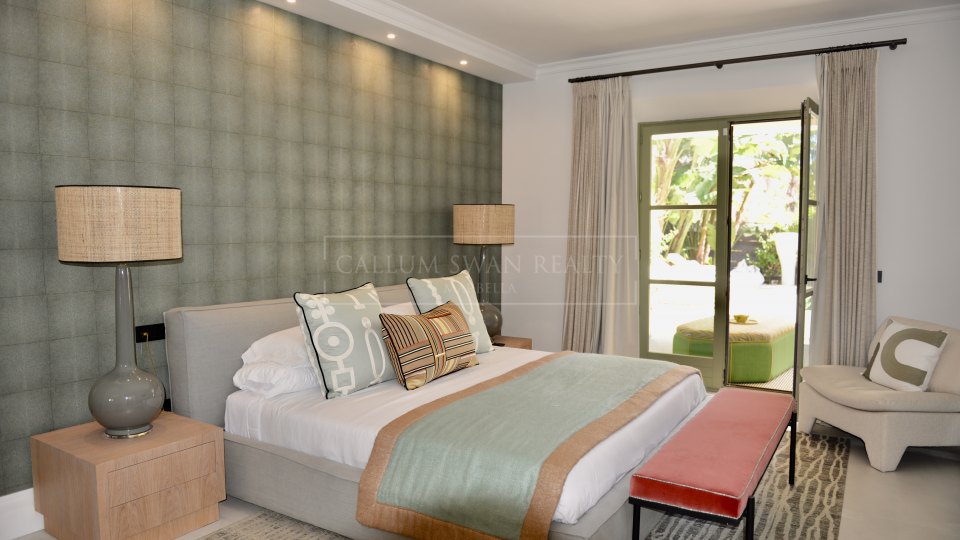 Marbella Golden Mile, Charming luxury beachside villa in the Marbella Club