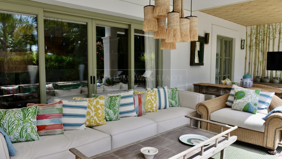 Marbella Golden Mile, Charming luxury beachside villa in the Marbella Club