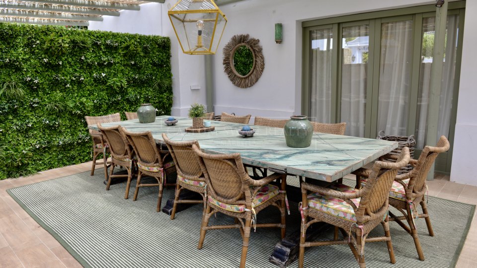 Marbella Golden Mile, Charming luxury beachside villa in the Marbella Club