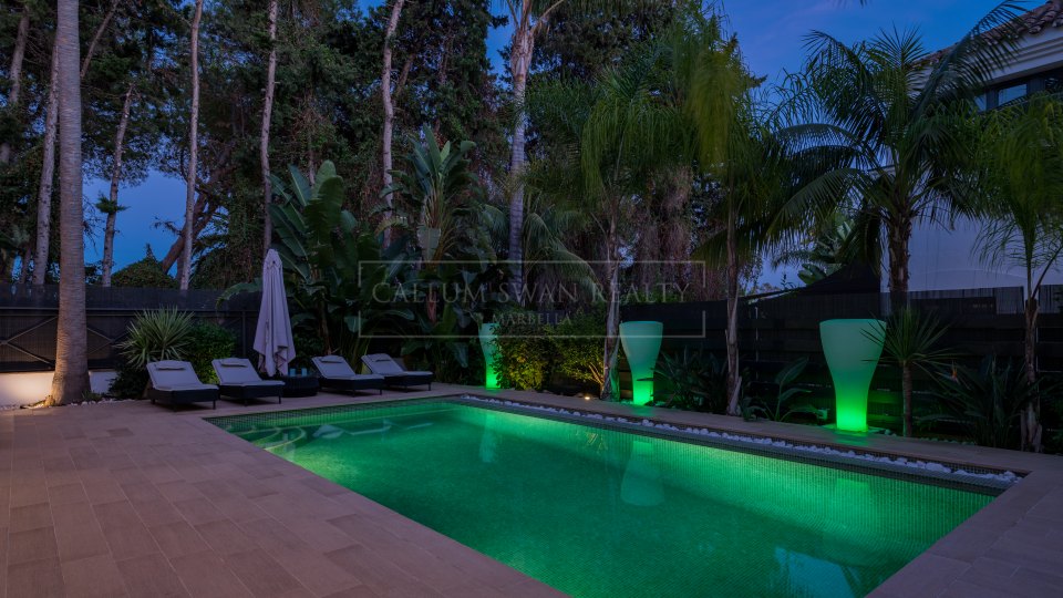 Marbella Golden Mile, Charming luxury beachside villa in the Marbella Club