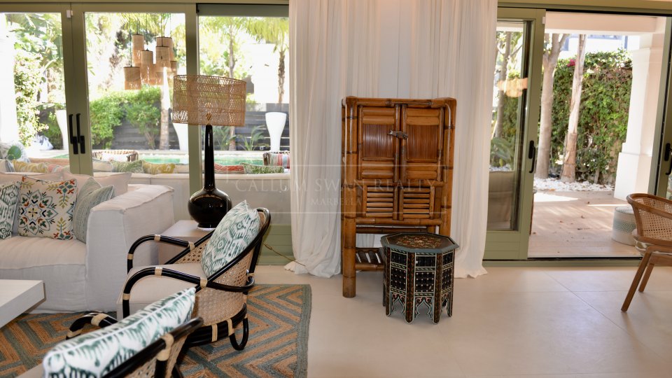 Marbella Golden Mile, Charming luxury beachside villa in the Marbella Club