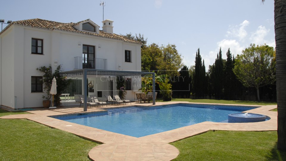 San Pedro de Alcantara, Villa de style méditerranéen à vendre à Guadalmina Baja, Marbella