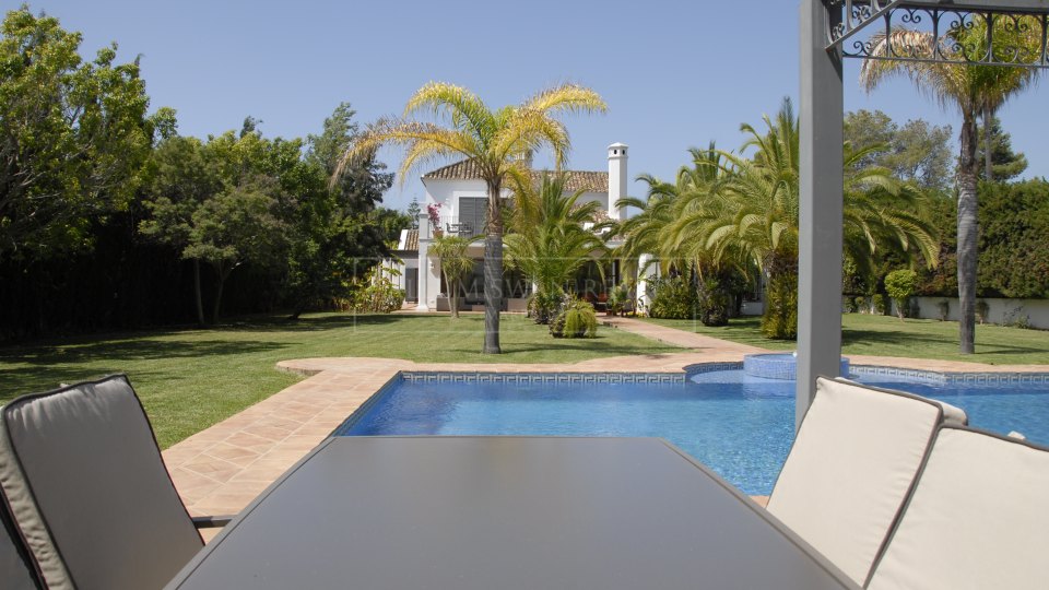 San Pedro de Alcantara, Villa de style méditerranéen à vendre à Guadalmina Baja, Marbella