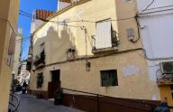 Corner townhouse with 3 floors and 3 bedrooms in Marbella town center